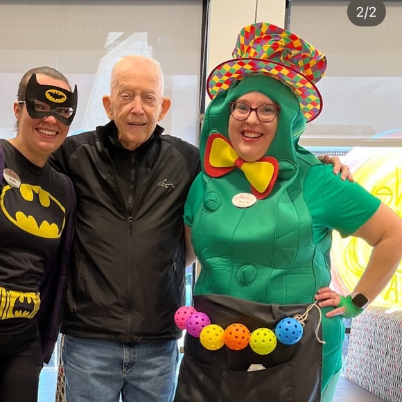 Pickle 🥒 Halloween costume with green leggings - Picture 2 of 2